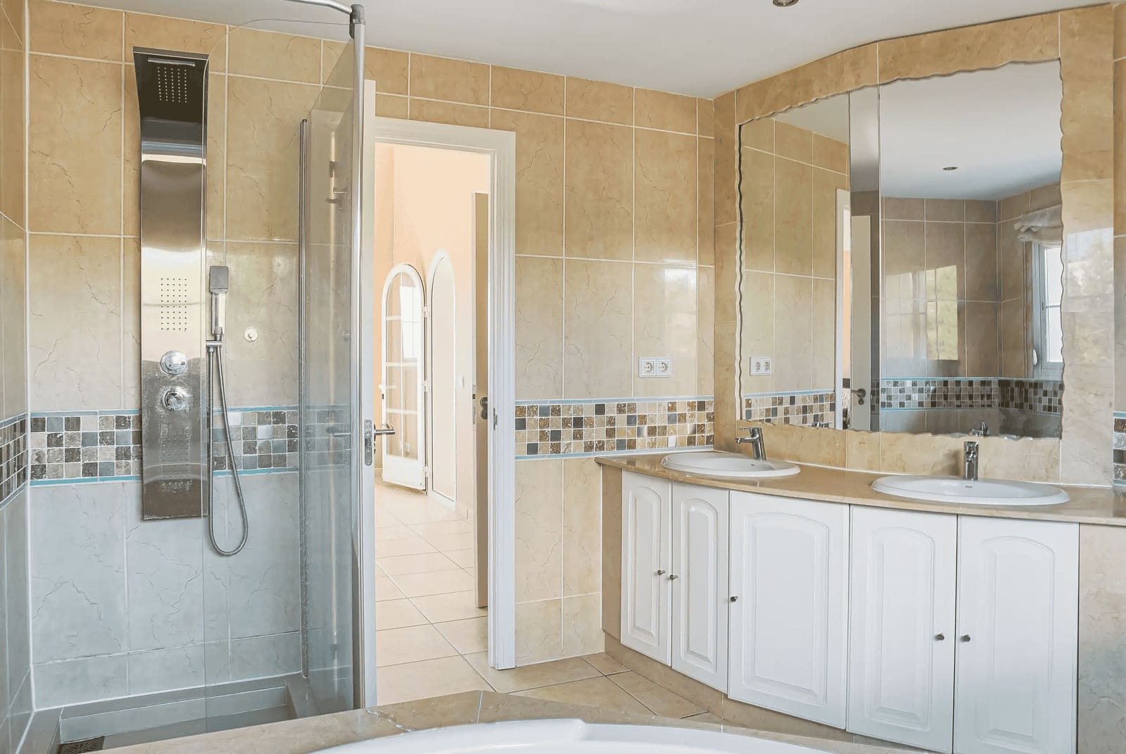 4 slaapkamer Villa te koop in Estepona met zwembad garage - € 1.500.000 (Ref: 9811403)