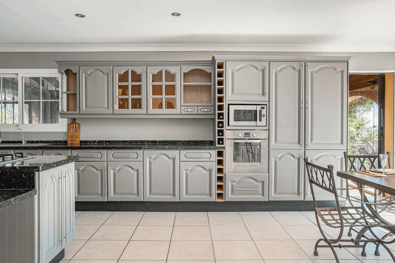 4 slaapkamer Villa te koop in Estepona met zwembad garage - € 1.500.000 (Ref: 9811403)