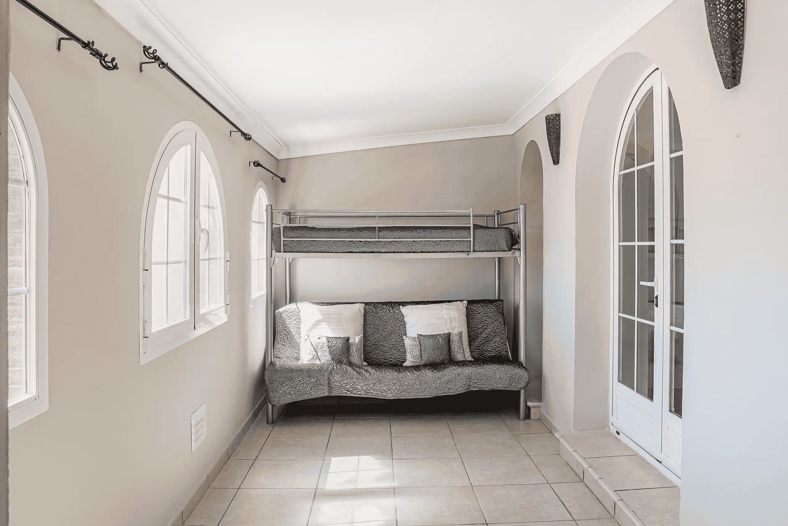 4 slaapkamer Villa te koop in Estepona met zwembad garage - € 1.500.000 (Ref: 9811403)