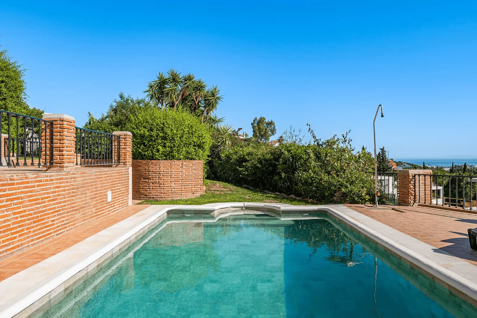 4 slaapkamer Villa te koop in Estepona met zwembad garage - € 1.500.000 (Ref: 9811403)