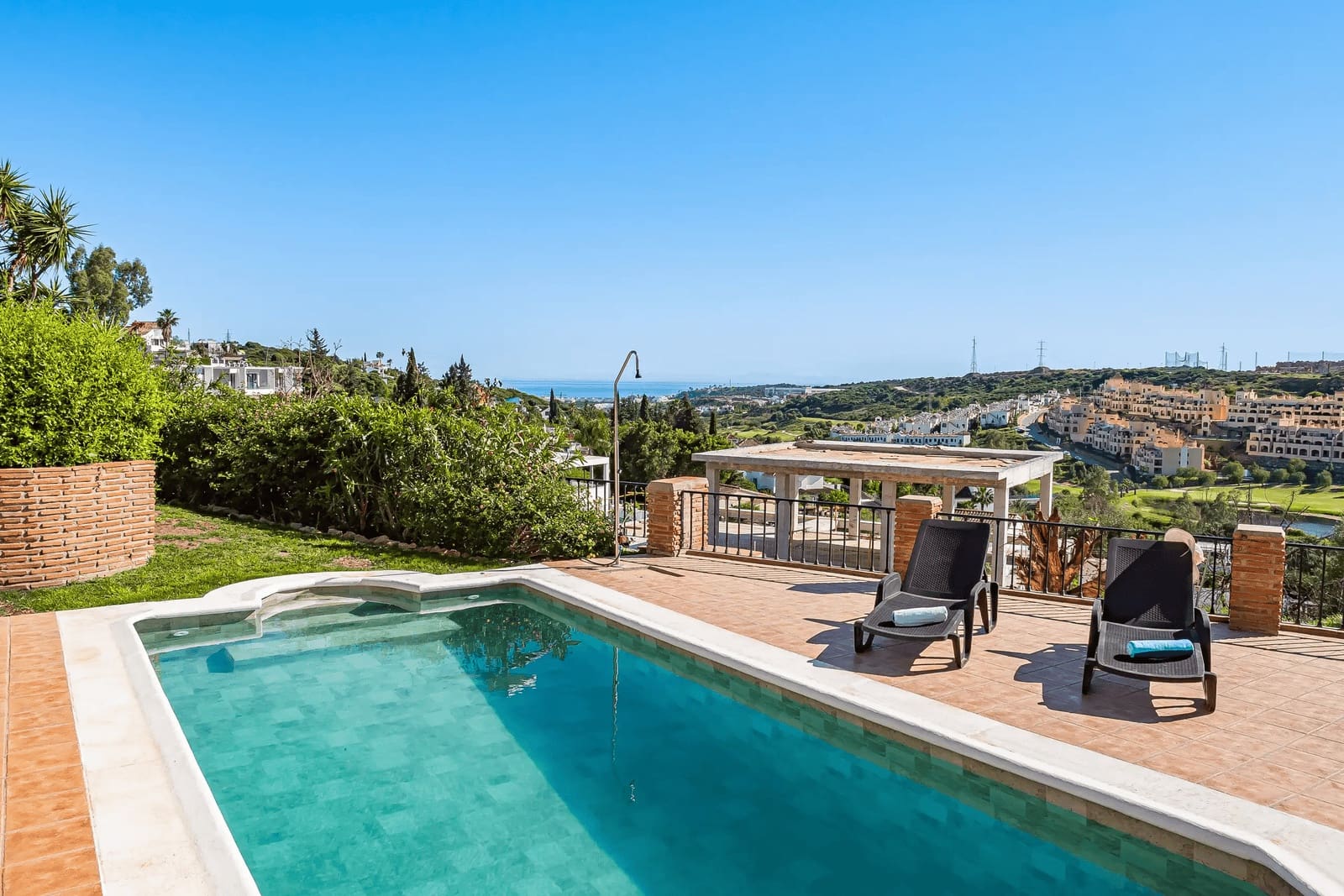 4 slaapkamer Villa te koop in Estepona met zwembad garage - € 1.500.000 (Ref: 9811403)