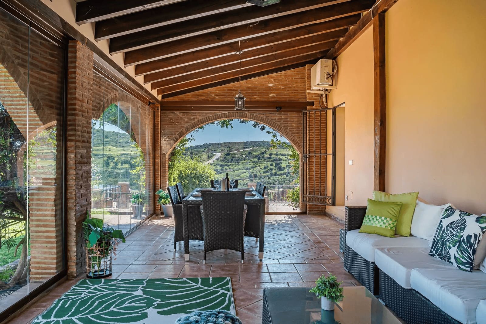 4 slaapkamer Villa te koop in Estepona met zwembad garage - € 1.500.000 (Ref: 9811403)