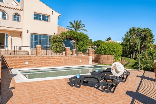4 slaapkamer Villa te koop in Estepona met zwembad garage - € 1.500.000 (Ref: 9811403)