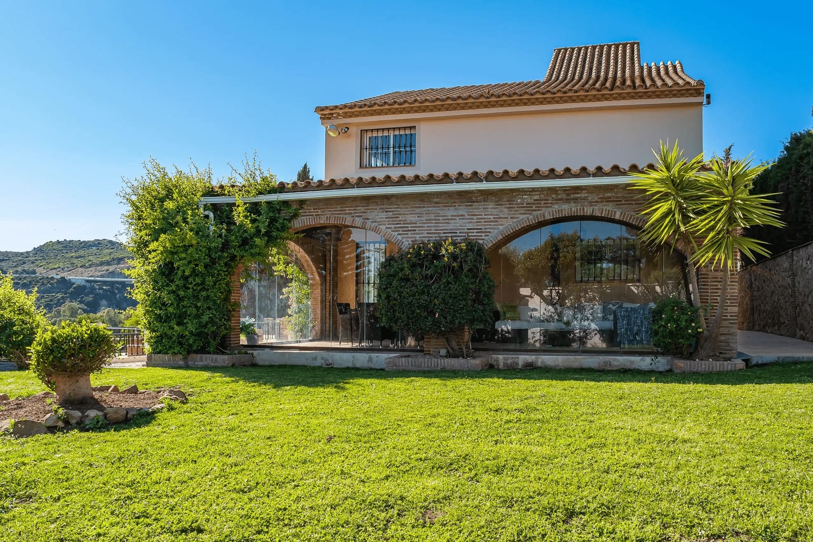 4 slaapkamer Villa te koop in Estepona met zwembad garage - € 1.500.000 (Ref: 9811403)