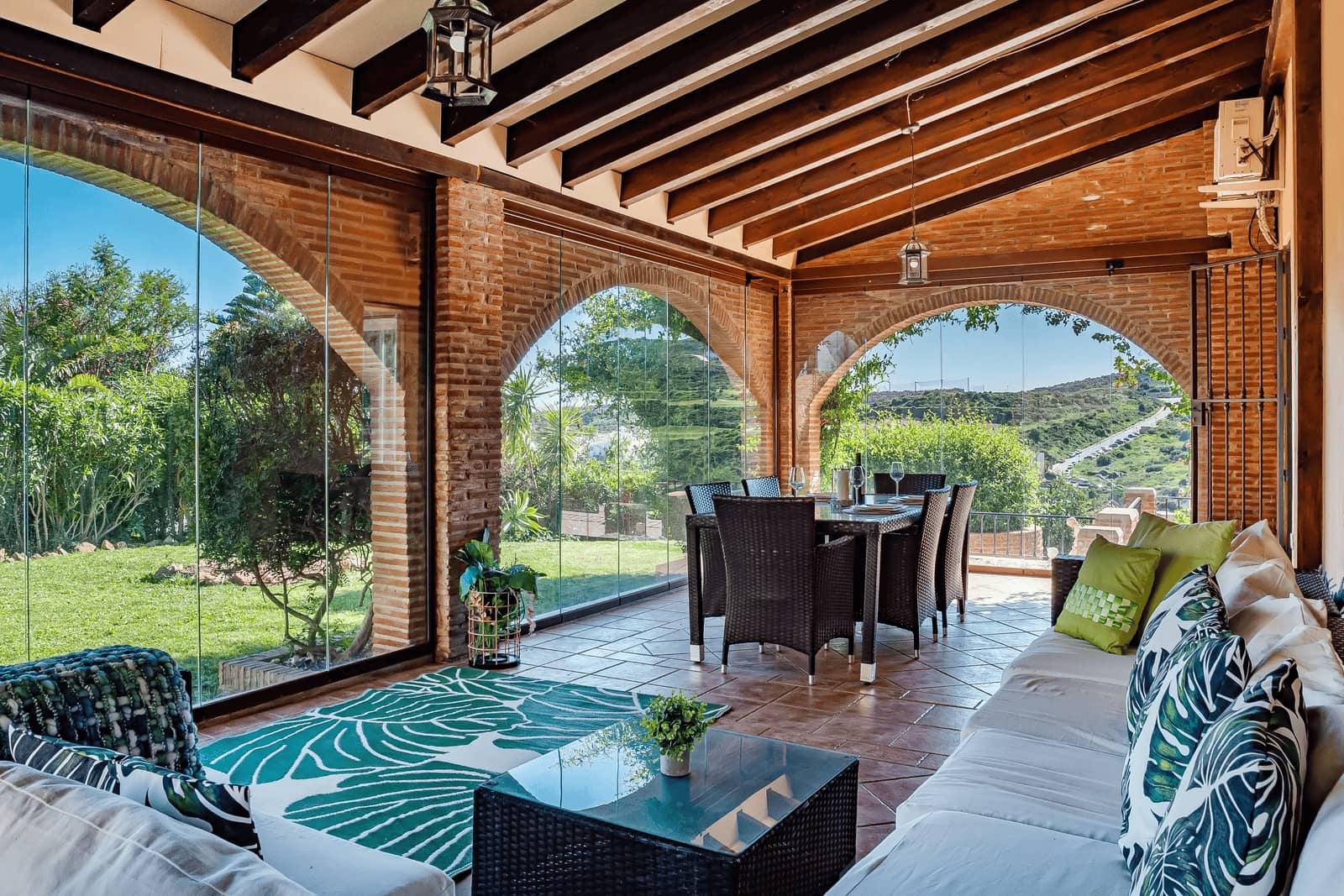 4 slaapkamer Villa te koop in Estepona met zwembad garage - € 1.500.000 (Ref: 9811403)