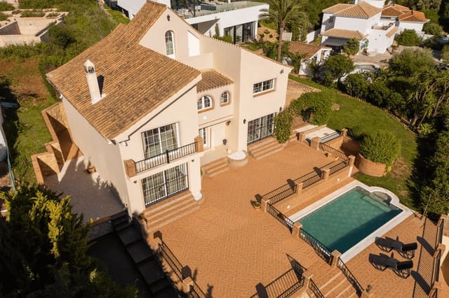 4 slaapkamer Villa te koop in Estepona met zwembad garage - € 1.500.000 (Ref: 9811403)