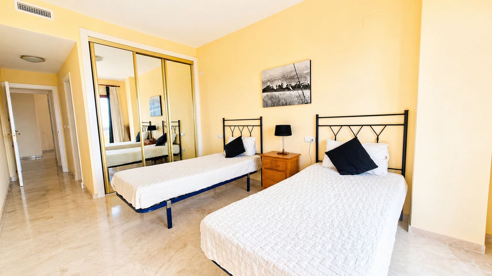 2 sovrum Lägenhet till salu i Manilva med pool garage - 275 000 € (Ref: 9813260)