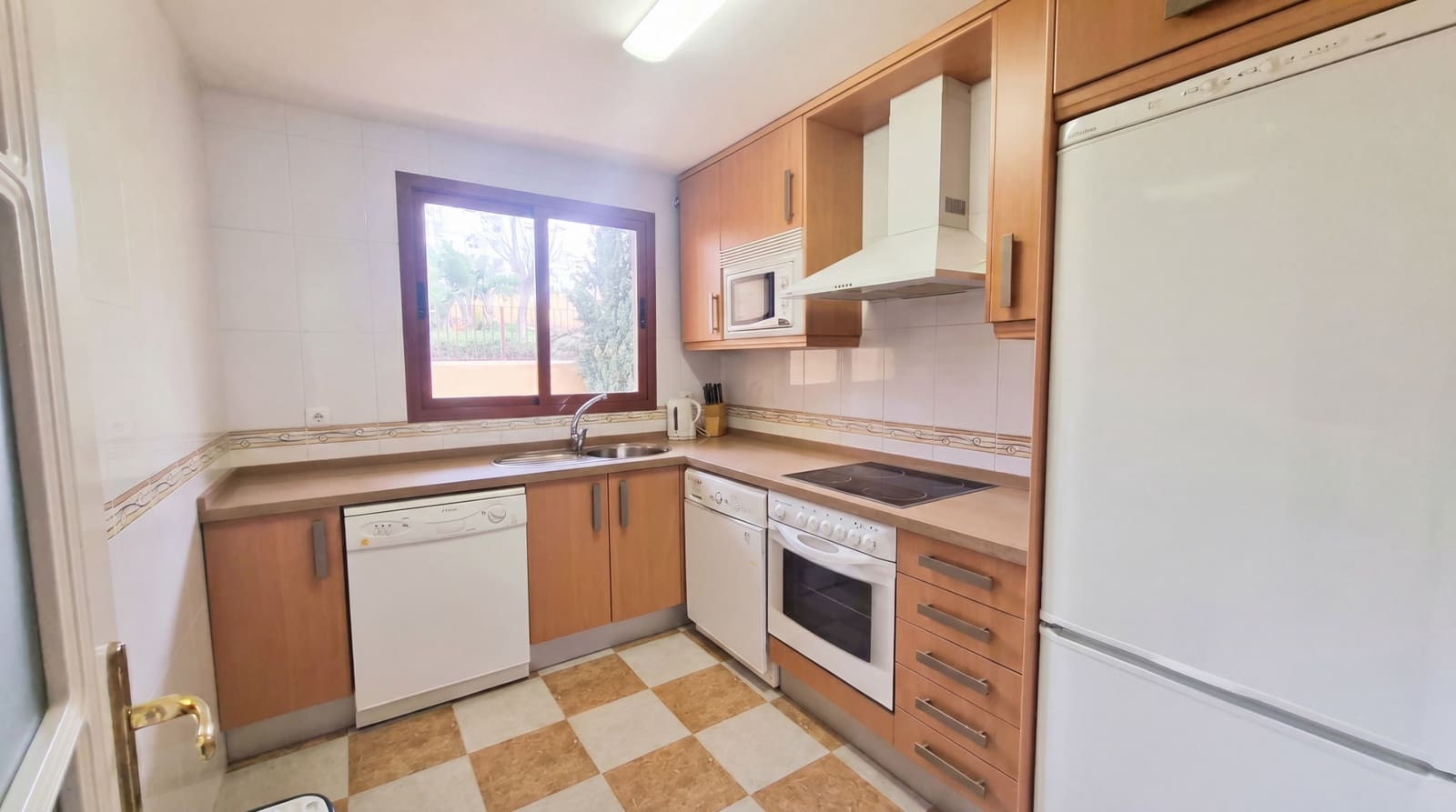 2 sovrum Lägenhet till salu i Manilva med pool garage - 275 000 € (Ref: 9813260)