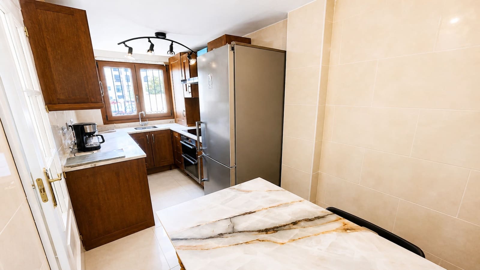 3 soveværelse Byhus til salg i La Duquesa / Puerto de la Duquesa med garage - € 375.000 (Ref: 9822425)