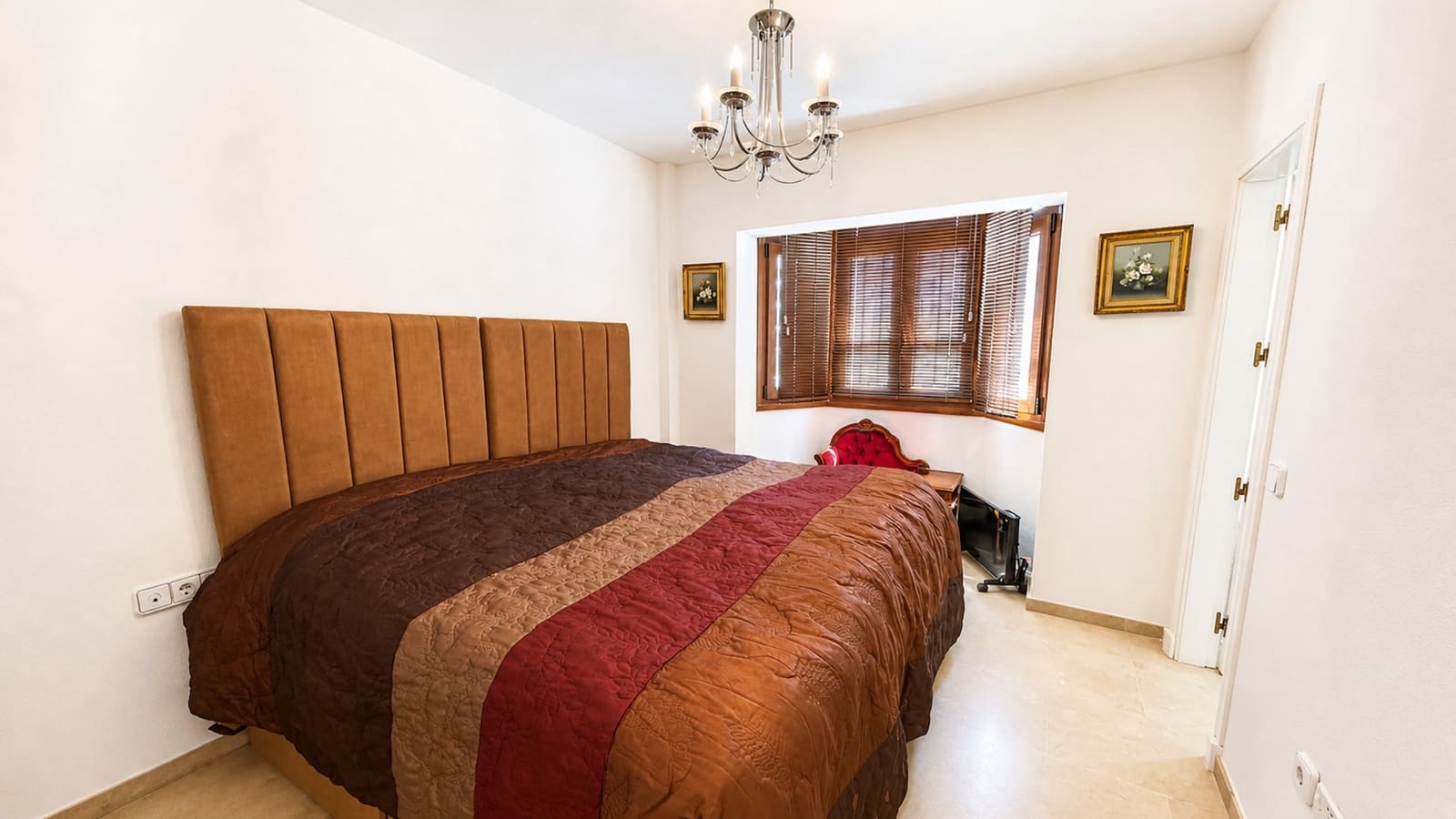 3 soveværelse Byhus til salg i La Duquesa / Puerto de la Duquesa med garage - € 375.000 (Ref: 9822425)