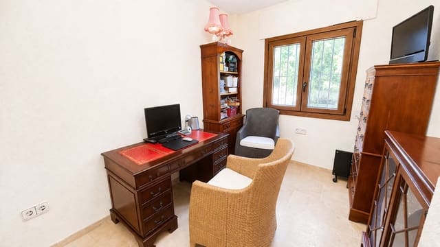 3 soveværelse Byhus til salg i La Duquesa / Puerto de la Duquesa, Manilva med garage - € 375.000 (Ref: 9822425)
