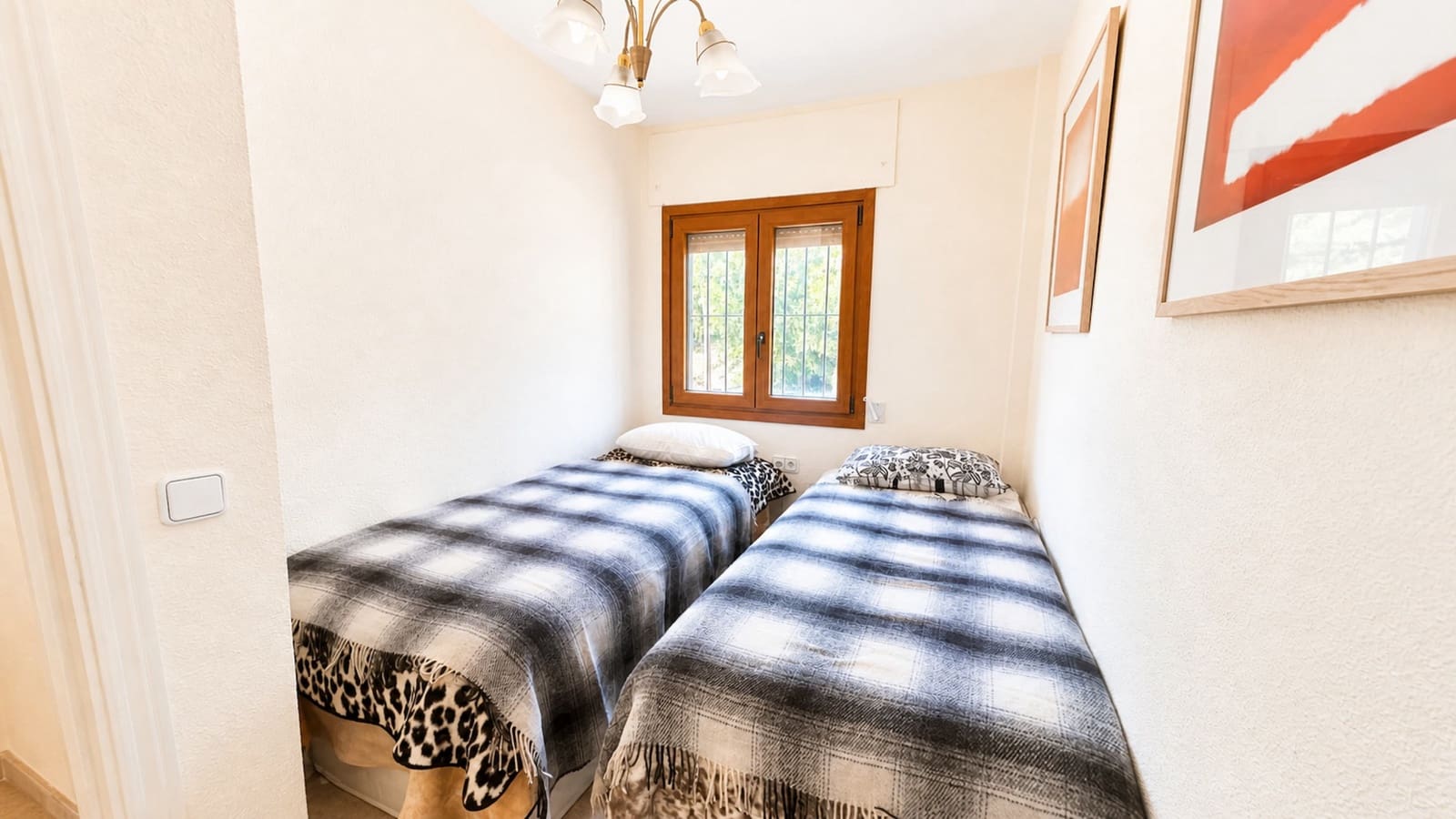 3 soveværelse Byhus til salg i La Duquesa / Puerto de la Duquesa med garage - € 375.000 (Ref: 9822425)