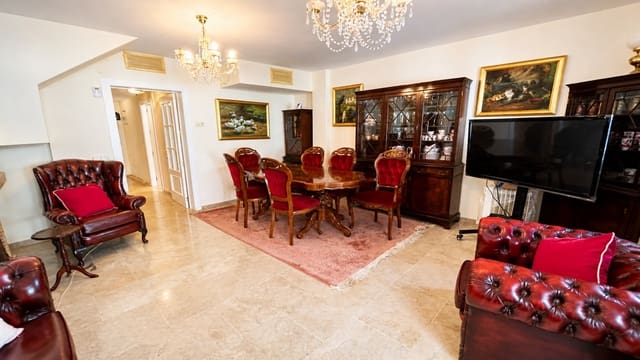 3 soveværelse Byhus til salg i La Duquesa / Puerto de la Duquesa, Manilva med garage - € 375.000 (Ref: 9822425)