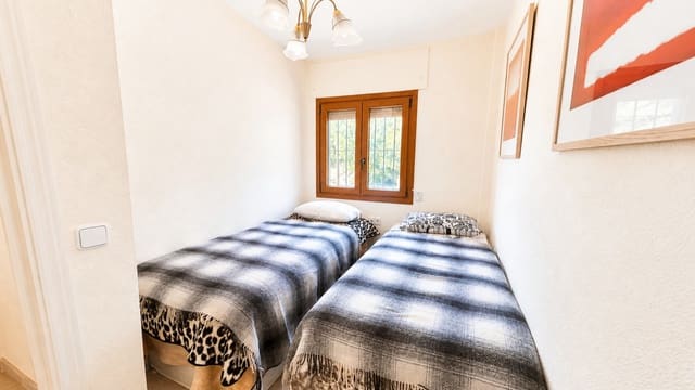 3 soveværelse Byhus til salg i La Duquesa / Puerto de la Duquesa, Manilva med garage - € 375.000 (Ref: 9822425)