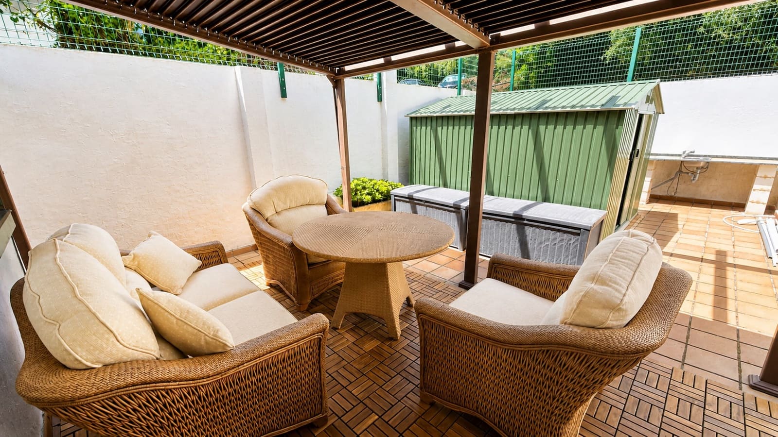 3 soveværelse Byhus til salg i La Duquesa / Puerto de la Duquesa med garage - € 375.000 (Ref: 9822425)
