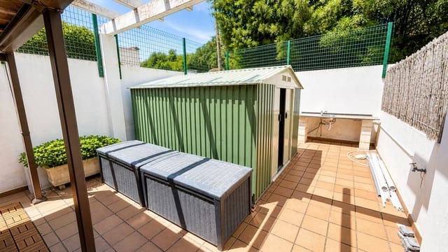 3 soveværelse Byhus til salg i La Duquesa / Puerto de la Duquesa, Manilva med garage - € 375.000 (Ref: 9822425)