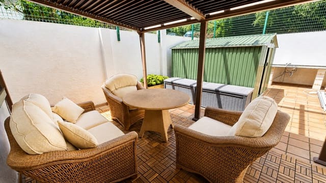 3 sovrum Hus till salu i La Duquesa / Puerto de la Duquesa, Manilva med garage - 375 000 € (Ref: 9822425)
