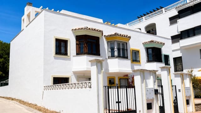 3 sovrum Hus till salu i La Duquesa / Puerto de la Duquesa, Manilva med garage - 375 000 € (Ref: 9822425)