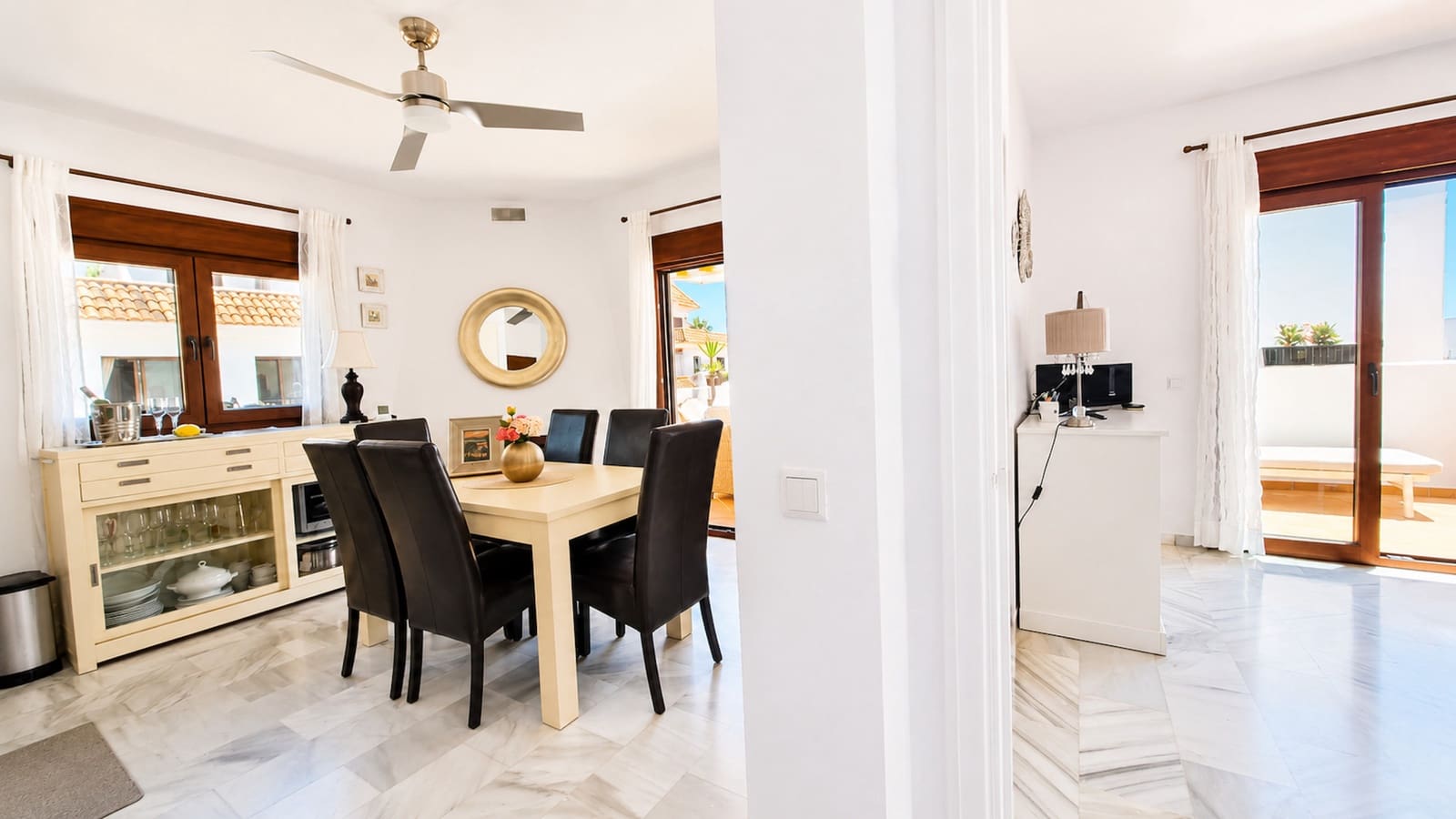 2 slaapkamer Appartement te koop in La Duquesa / Puerto de la Duquesa - € 335.000 (Ref: 9868415)