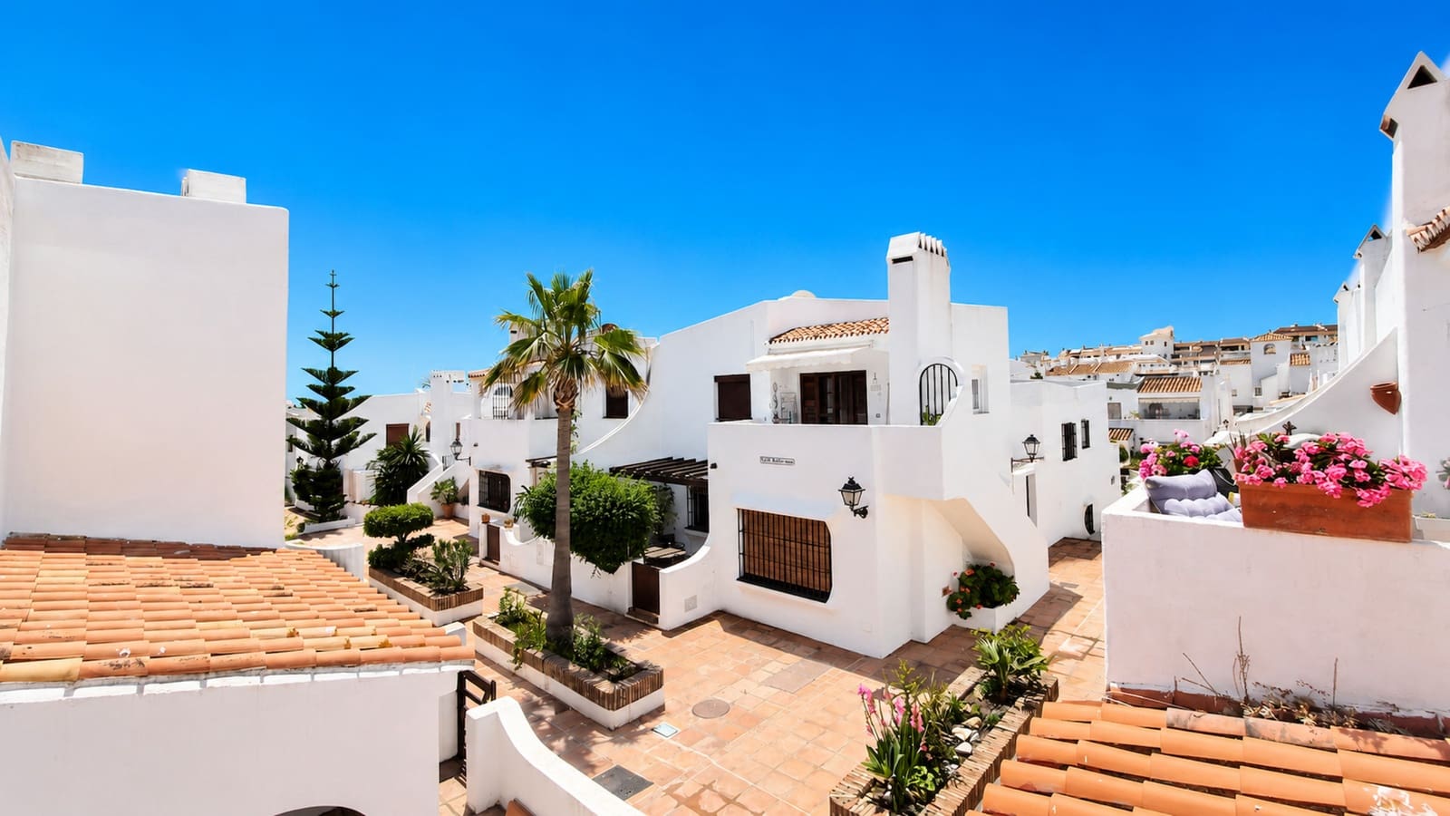 2 slaapkamer Appartement te koop in La Duquesa / Puerto de la Duquesa - € 335.000 (Ref: 9868415)