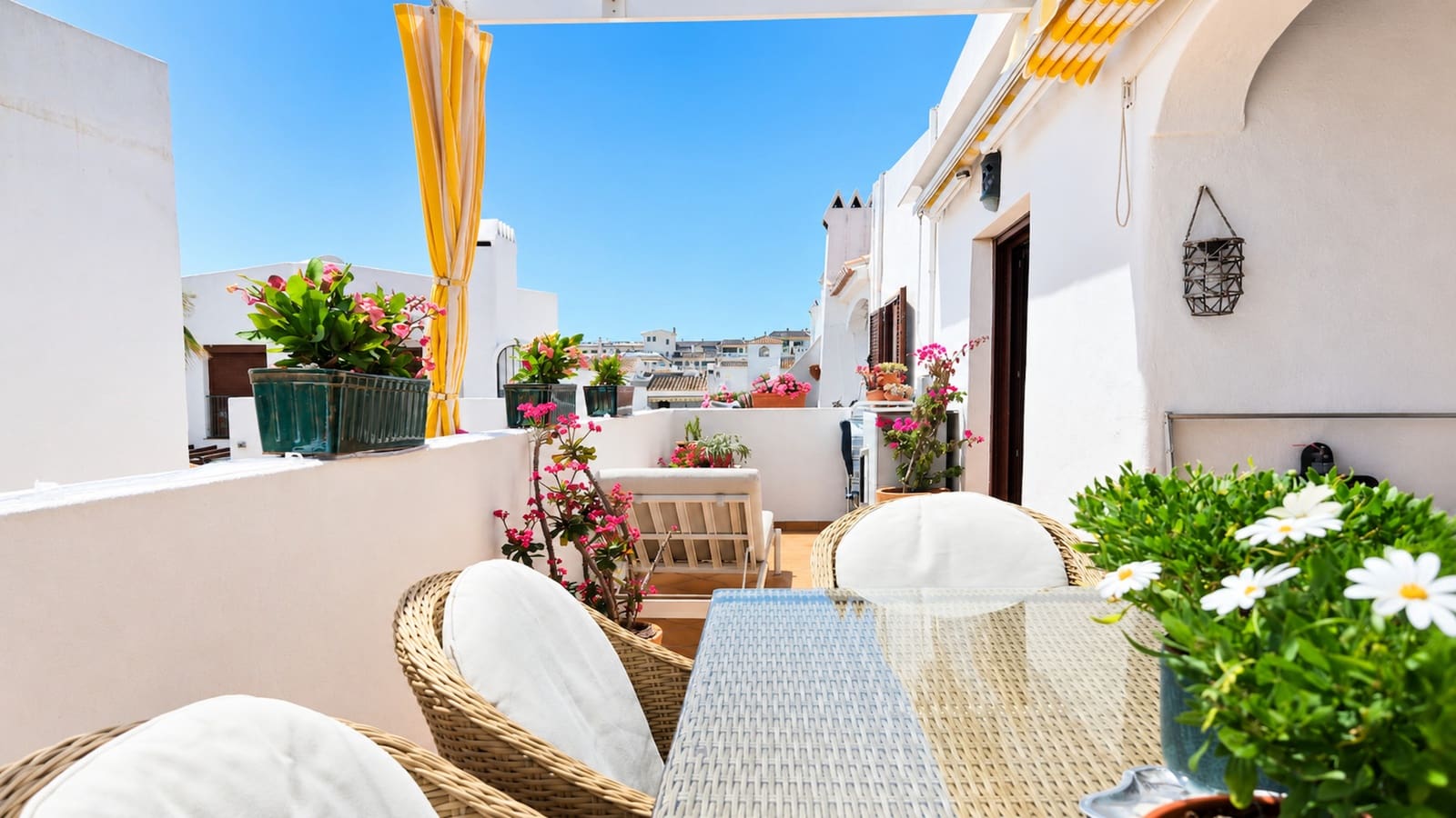 2 slaapkamer Appartement te koop in La Duquesa / Puerto de la Duquesa - € 335.000 (Ref: 9868415)