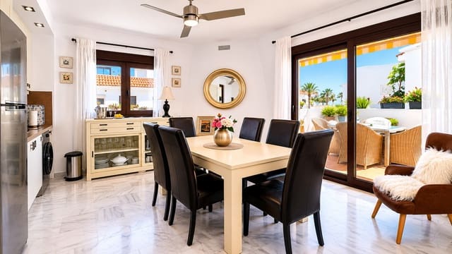 2 slaapkamer Appartement te koop in La Duquesa / Puerto de la Duquesa, Manilva - € 335.000 (Ref: 9868415)