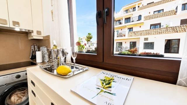 2 slaapkamer Appartement te koop in La Duquesa / Puerto de la Duquesa, Manilva - € 335.000 (Ref: 9868415)