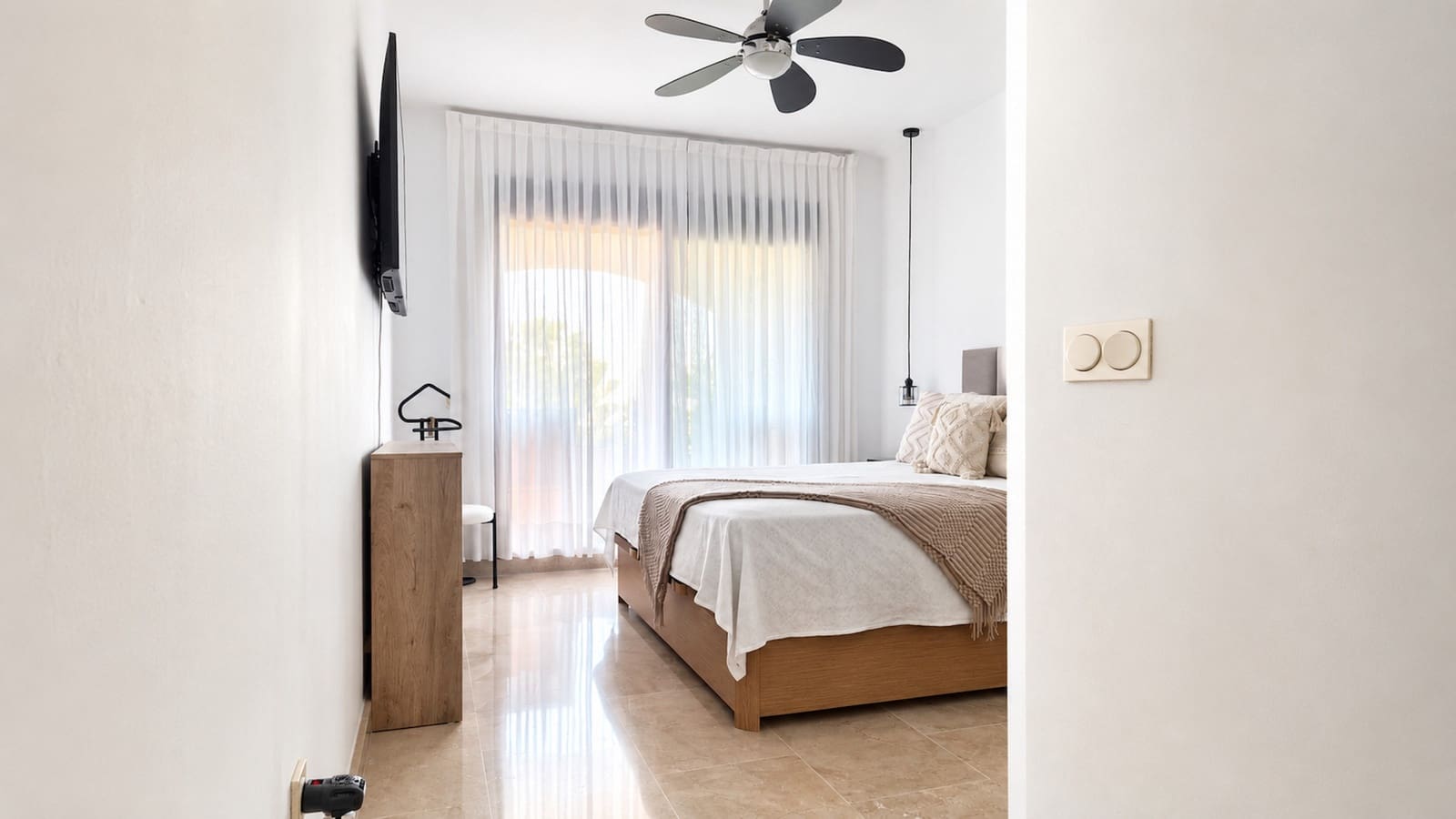2 sypialnia Apartament na sprzedaż w Manilva z basenem garażem - 320 000 € (Ref: 9875849)