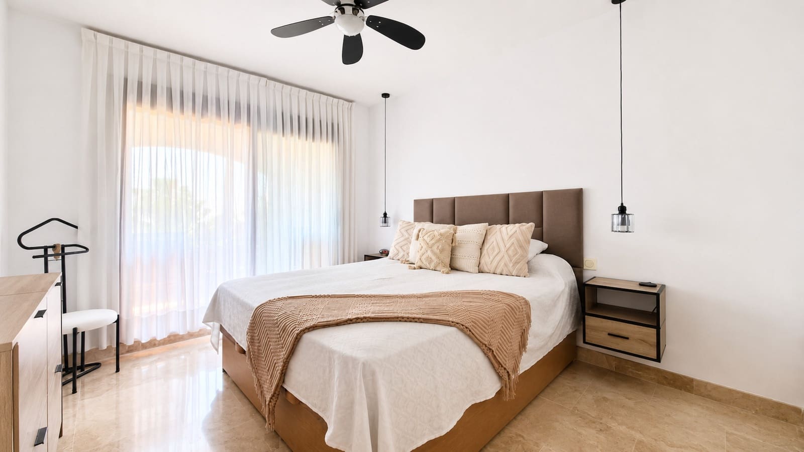 2 sypialnia Apartament na sprzedaż w Manilva z basenem garażem - 320 000 € (Ref: 9875849)