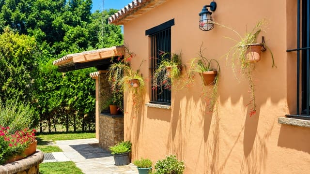 Finca/Casa Rural de 4 habitaciones en Jimena de la Frontera en venta - 850.000 € (Ref: 9899267)