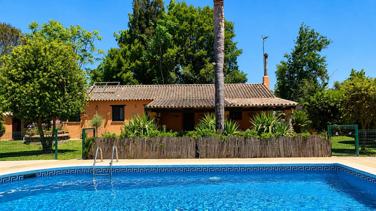 Finca/Casa Rural de 4 habitaciones en Jimena de la Frontera en venta - 850.000 € (Ref: 9899267)