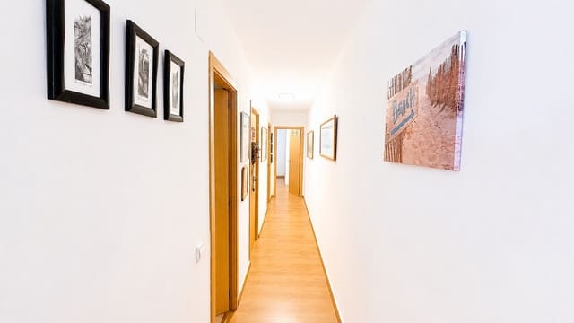 3 bedroom Apartment for sale in Buenas Noches, Estepona - € 345,000 (Ref: 9899268)