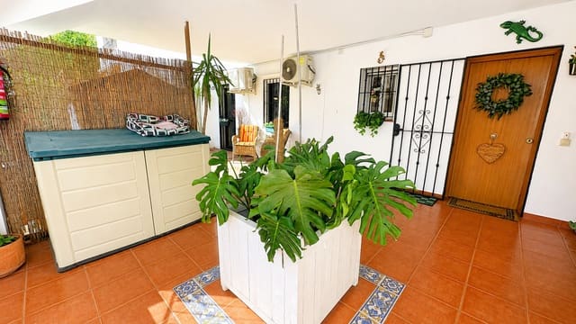3 bedroom Apartment for sale in Buenas Noches, Estepona - € 345,000 (Ref: 9899268)