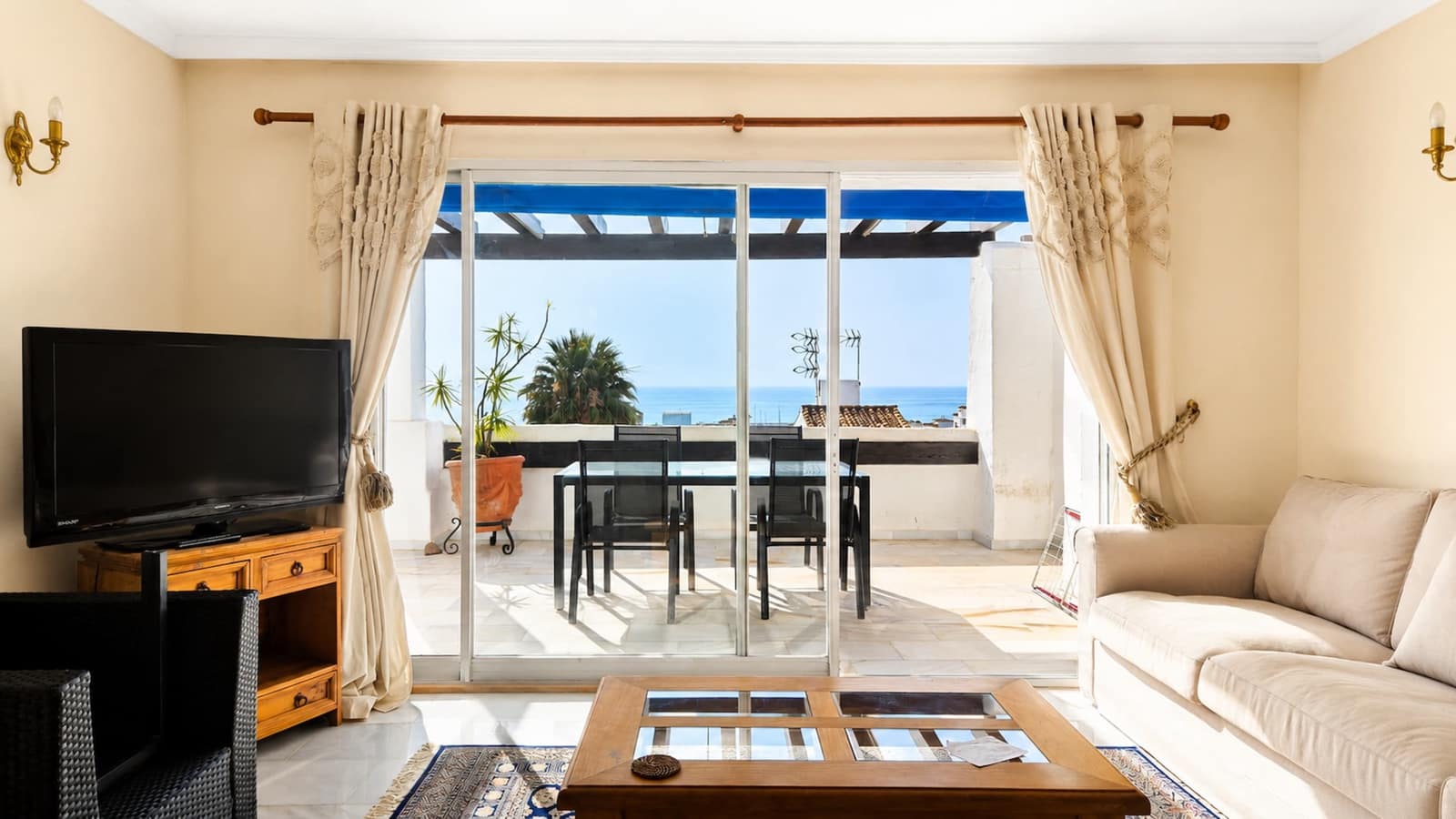 2 bedroom Apartment for sale in La Duquesa / Puerto de la Duquesa - € 325,000 (Ref: 9920068)