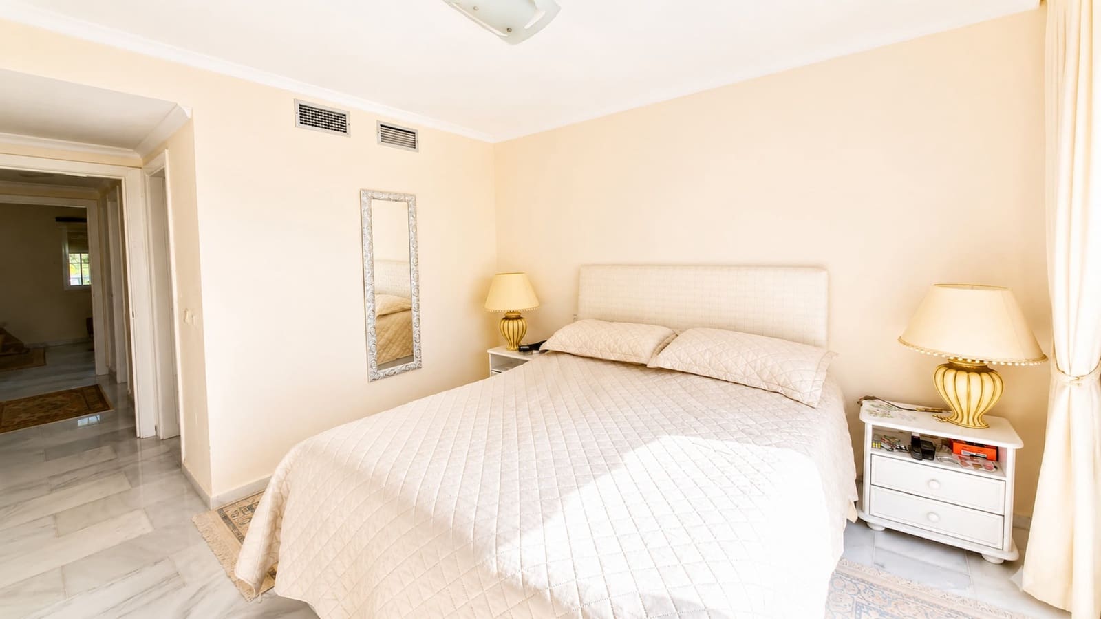 2 bedroom Apartment for sale in La Duquesa / Puerto de la Duquesa - € 325,000 (Ref: 9920068)