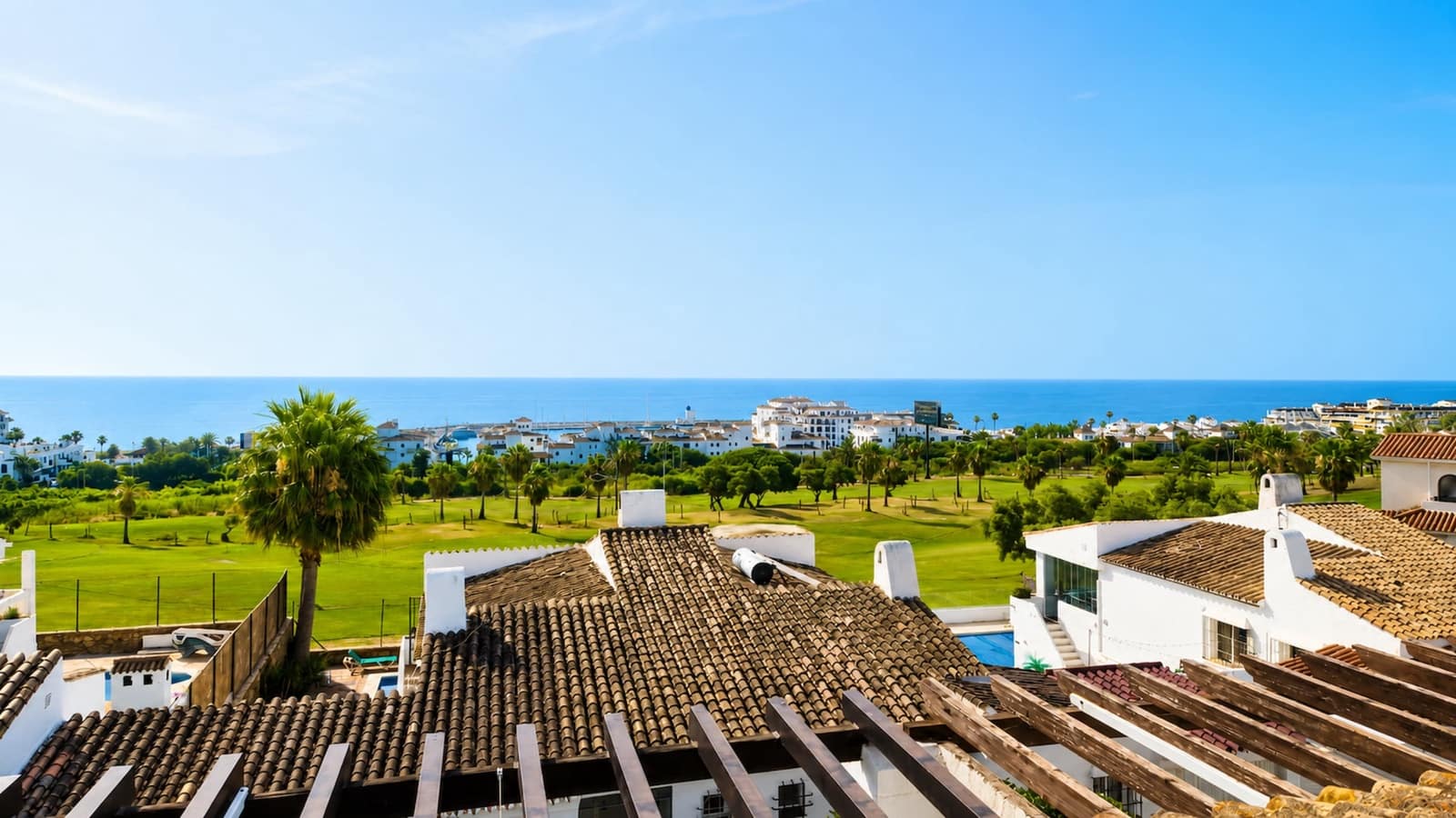 2 bedroom Apartment for sale in La Duquesa / Puerto de la Duquesa - € 325,000 (Ref: 9920068)