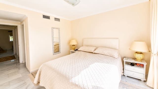 2 quarto Apartamento para venda em La Duquesa / Puerto de la Duquesa, Manilva - 325 000 € (Ref: 9920068)