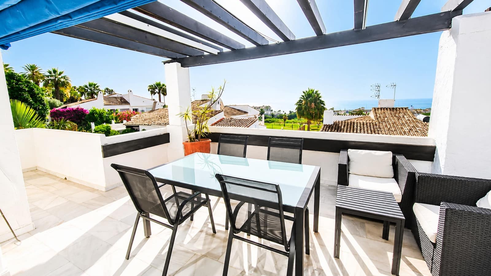 2 bedroom Apartment for sale in La Duquesa / Puerto de la Duquesa - € 325,000 (Ref: 9920068)
