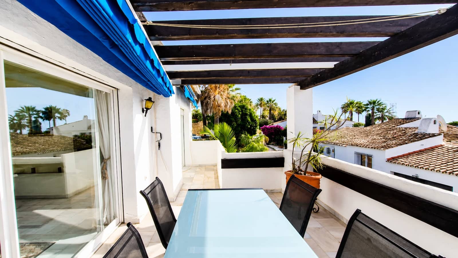 2 bedroom Apartment for sale in La Duquesa / Puerto de la Duquesa - € 325,000 (Ref: 9920068)