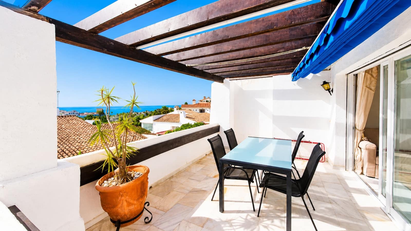 2 bedroom Apartment for sale in La Duquesa / Puerto de la Duquesa - € 325,000 (Ref: 9920068)