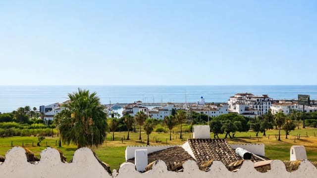 2 bedroom Apartment for sale in La Duquesa / Puerto de la Duquesa, Manilva - € 325,000 (Ref: 9920068)