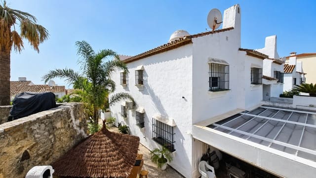 2 bedroom Apartment for sale in La Duquesa / Puerto de la Duquesa, Manilva - € 325,000 (Ref: 9920068)