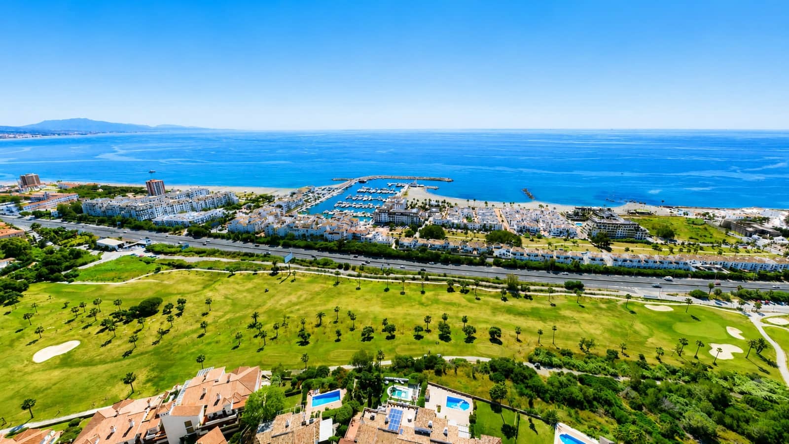 2 bedroom Apartment for sale in La Duquesa / Puerto de la Duquesa - € 325,000 (Ref: 9920068)