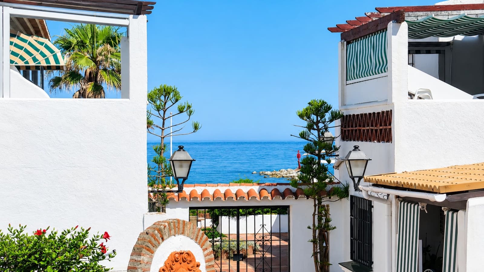 2 soverom Leilighet til salgs i La Duquesa / Puerto de la Duquesa med svømmebasseng - € 299 000 (Ref: 9939585)