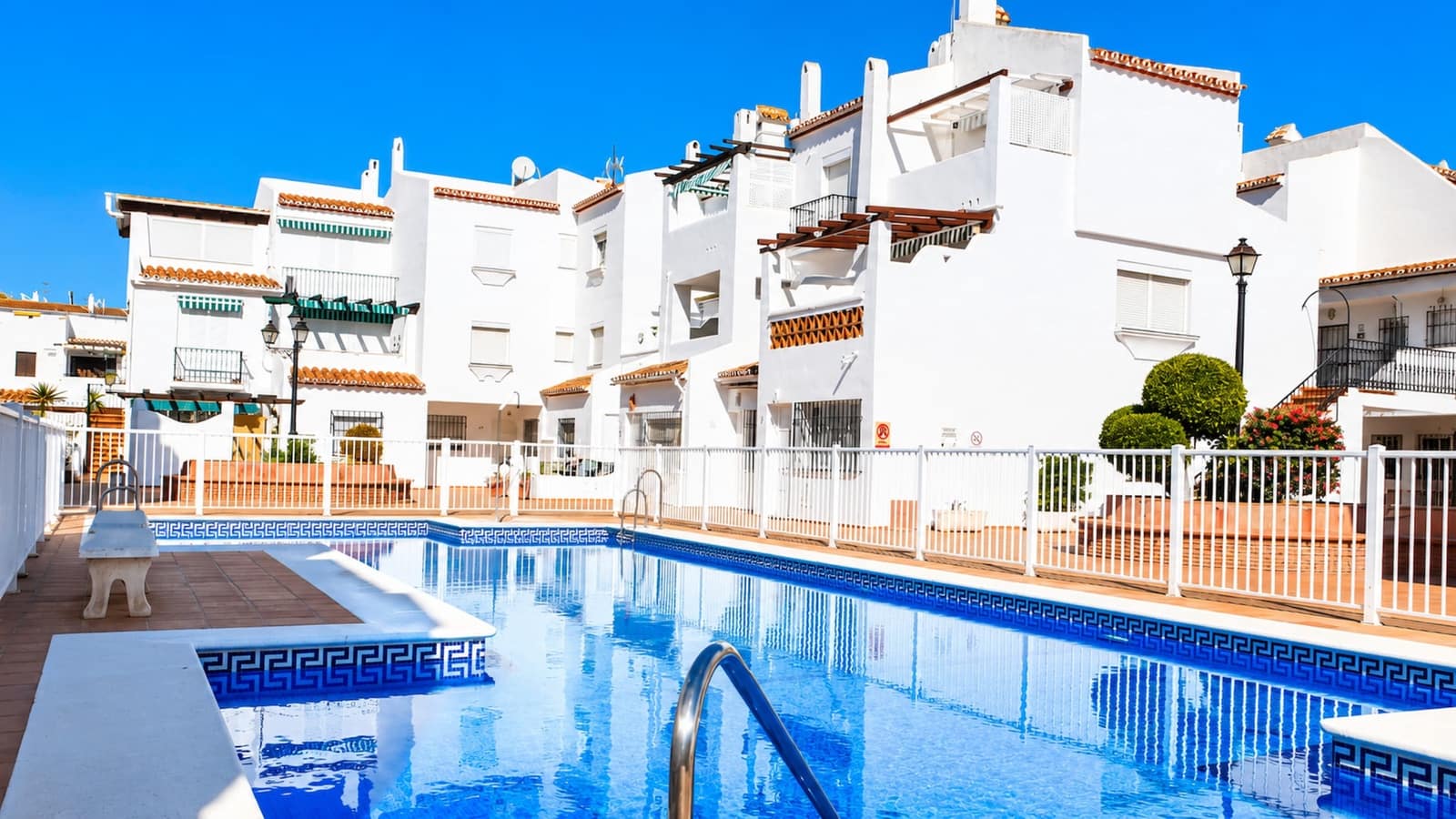 2 soverom Leilighet til salgs i La Duquesa / Puerto de la Duquesa med svømmebasseng - € 299 000 (Ref: 9939585)