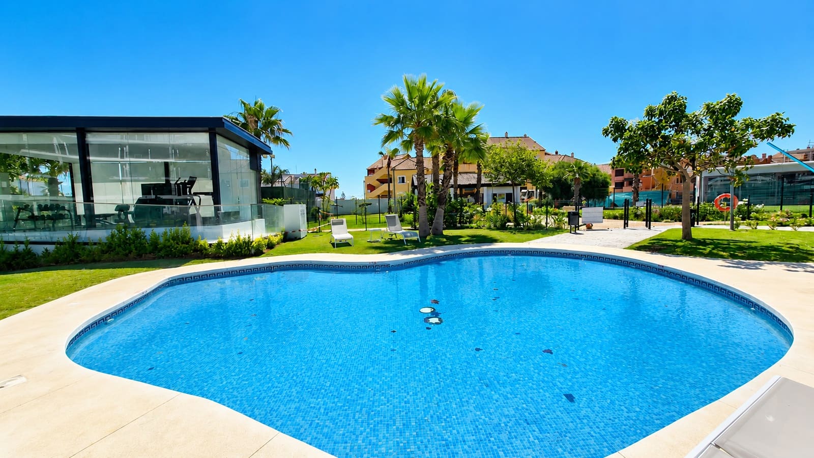 2 soveværelse Lejlighed til salg i Manilva med swimmingpool garage - € 399.000 (Ref: 9939586)