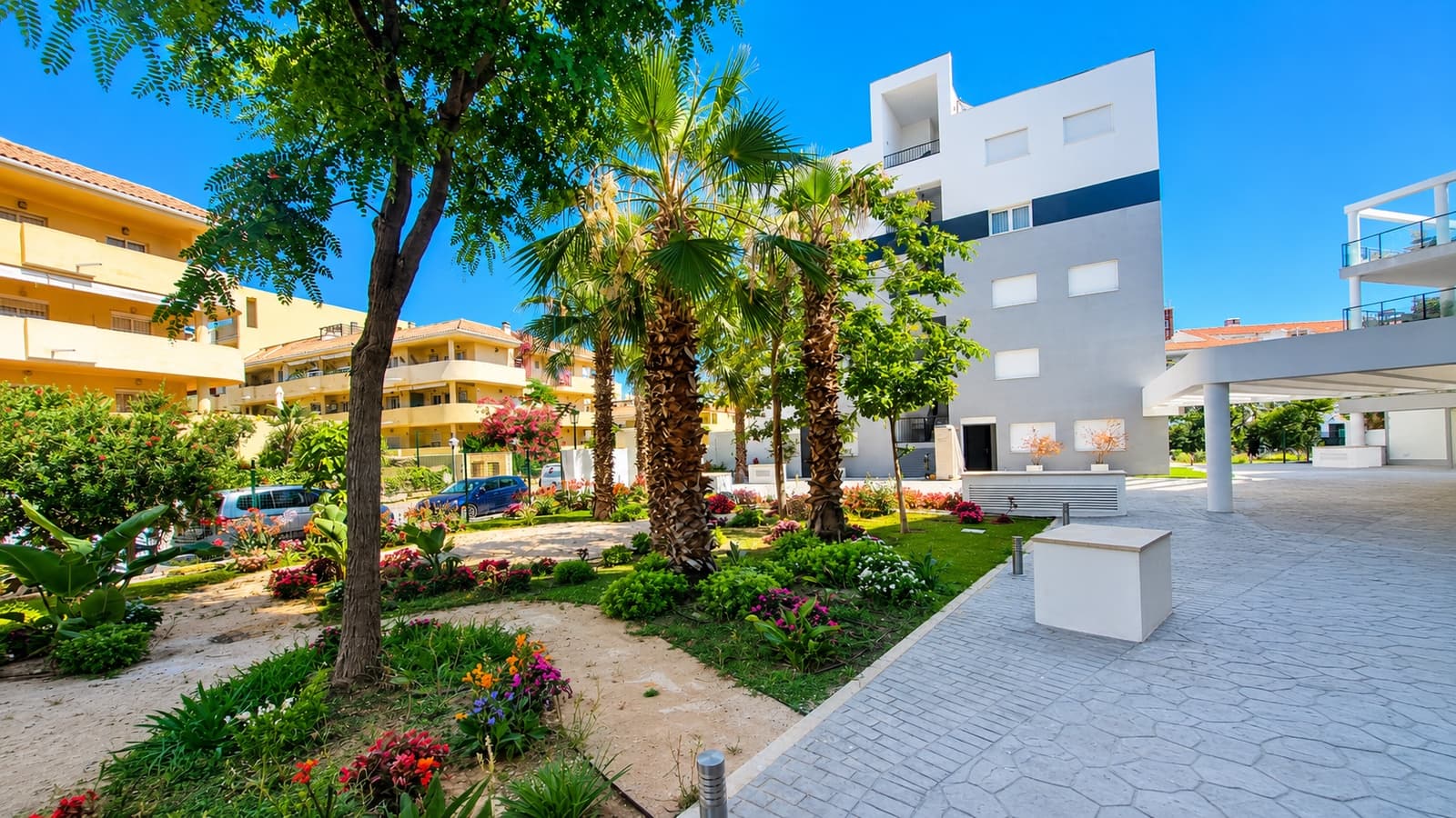 2 soveværelse Lejlighed til salg i Manilva med swimmingpool garage - € 399.000 (Ref: 9939586)