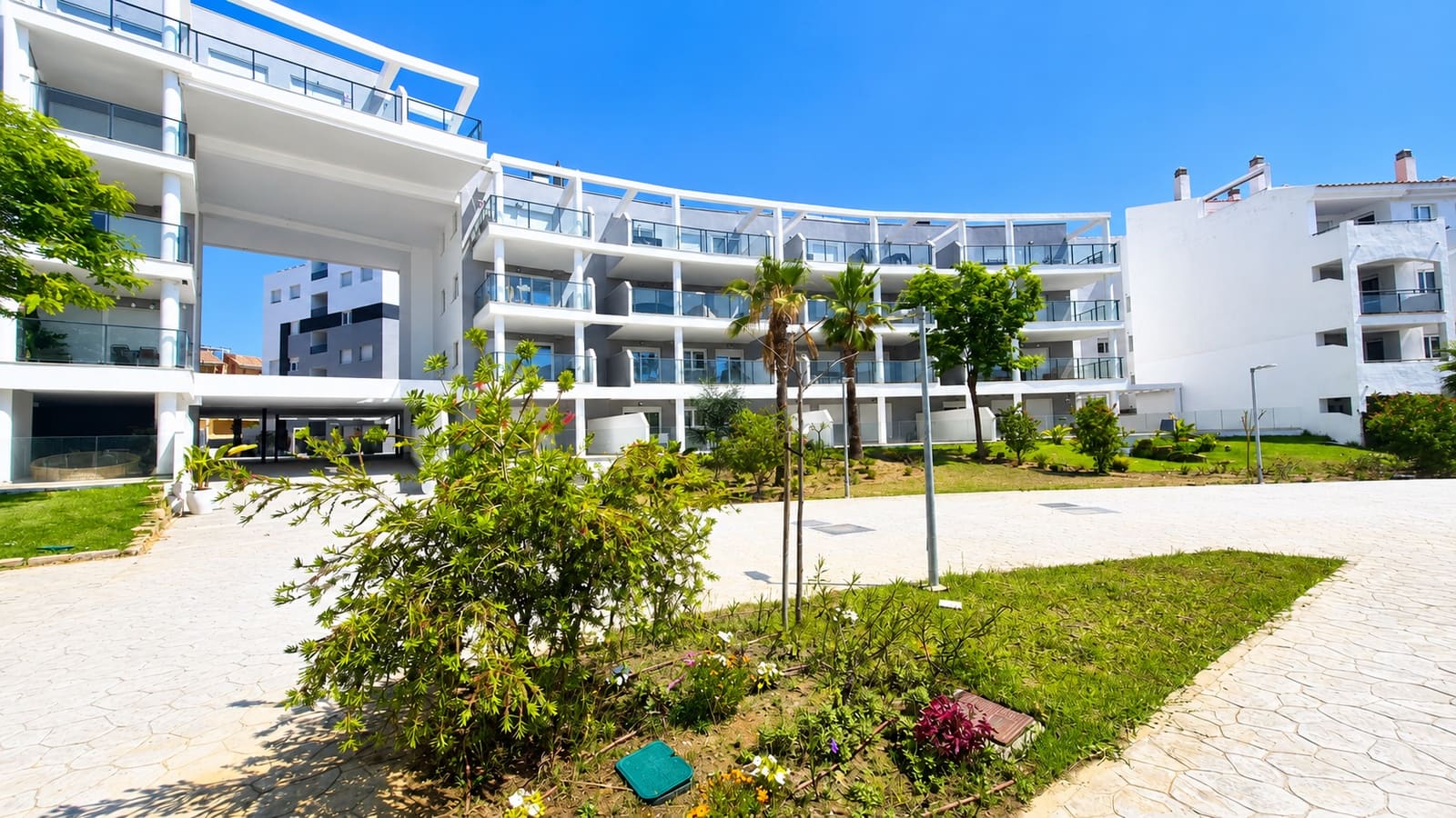 2 soveværelse Lejlighed til salg i Manilva med swimmingpool garage - € 399.000 (Ref: 9939586)
