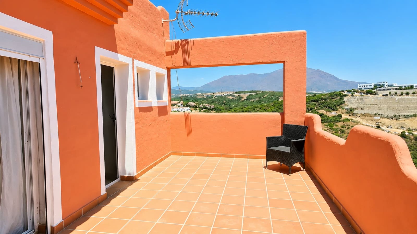 3 slaapkamer Penthouse te koop in Casares met zwembad garage - € 352.000 (Ref: 9939587)
