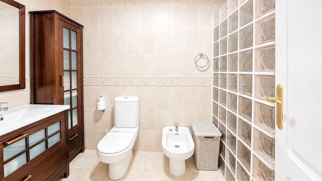 2 Zimmer Apartment zu verkaufen in San Luis de Sabinillas, Manilva mit Garage - 250.000 € (Ref: 9949384)
